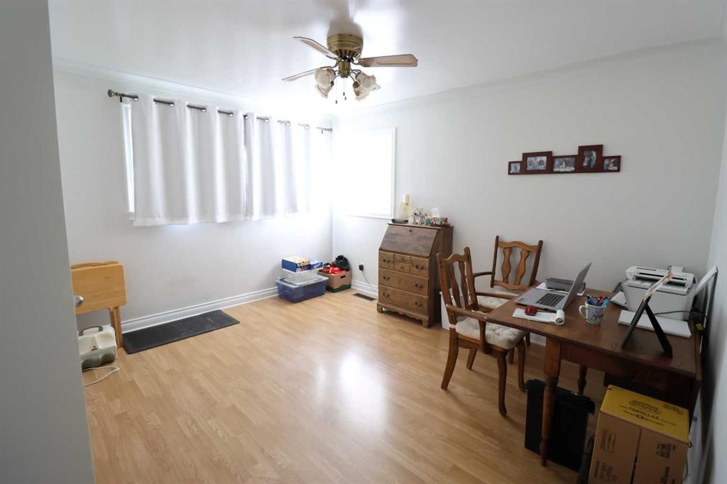 704 1 Ave, Vauxhall, AB