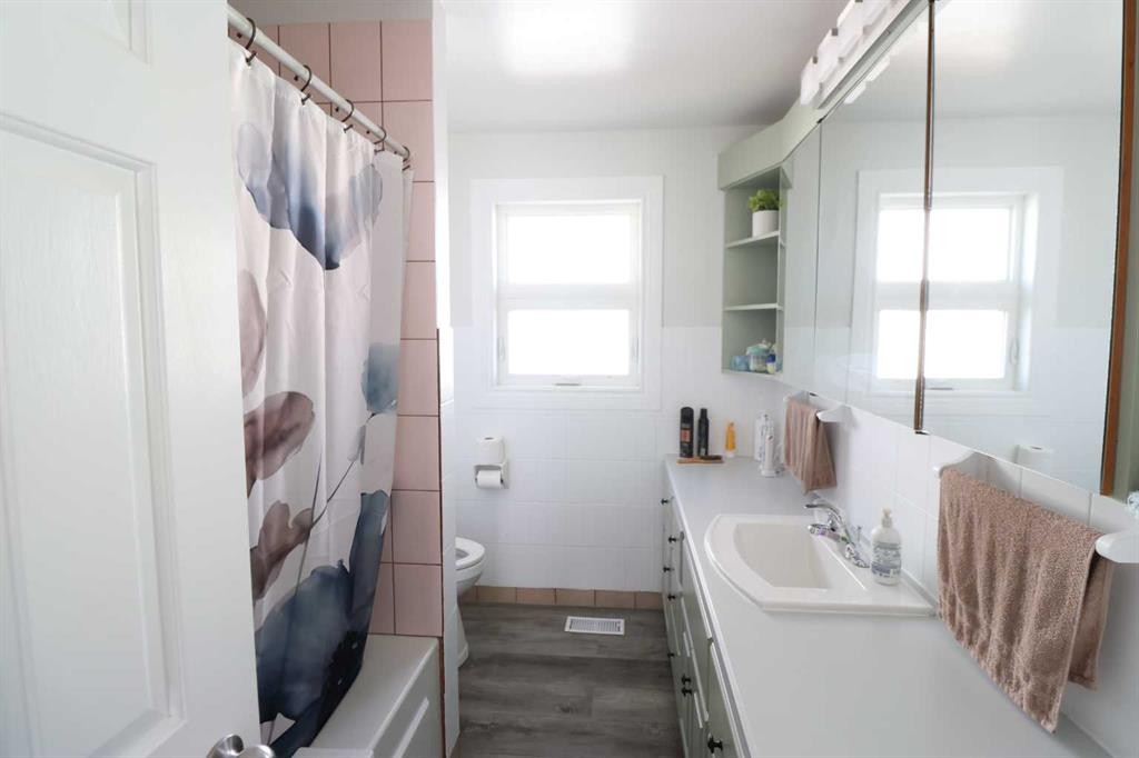 704 1 Ave, Vauxhall, AB