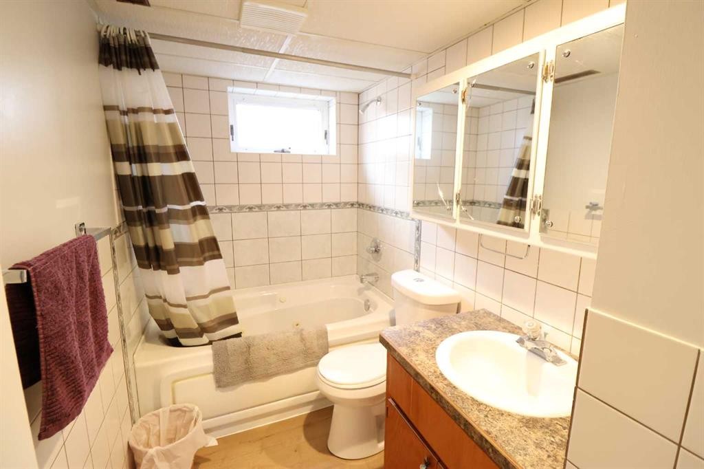 704 1 Ave, Vauxhall, AB