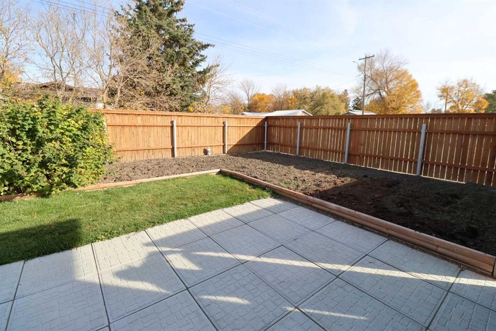 704 1 Ave, Vauxhall, AB