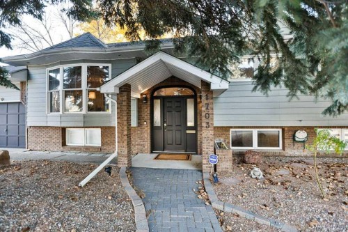 1703 Lakeside Road SOUTH Lethbridge, AB T1K 3G7