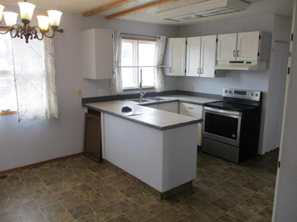 420 3Rd Street Ne, Manning, AB - Indoor Photo Showing Kitchen With Double Sink