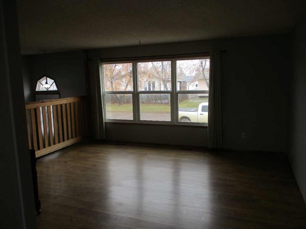 420 3Rd Street Ne, Manning, AB - Indoor Photo Showing Other Room