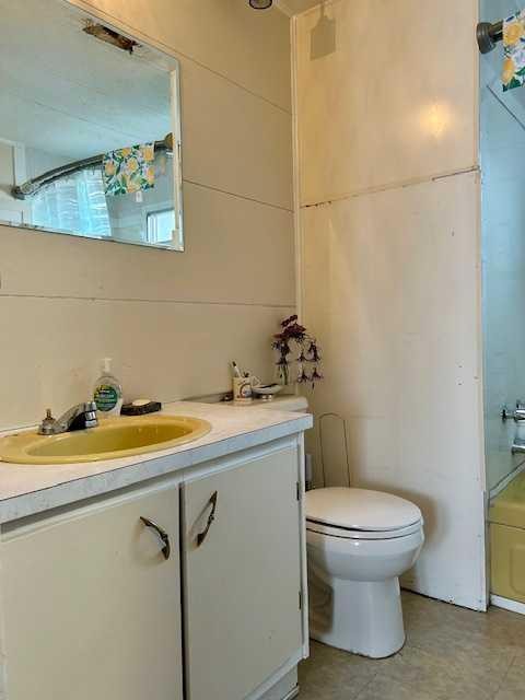 4600 53 Avenue, Grimshaw, AB - Indoor Photo Showing Bathroom