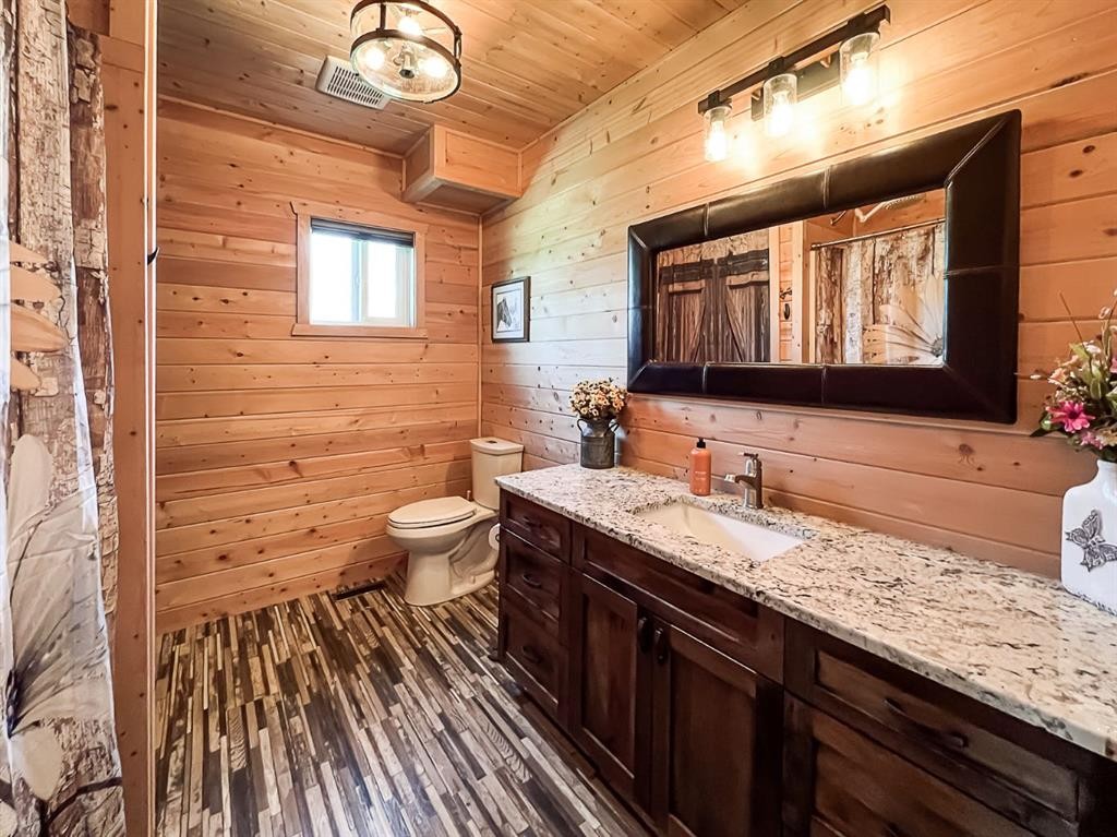 20133 Twp Rd 832, St. Isidore, AB - Indoor Photo Showing Bathroom