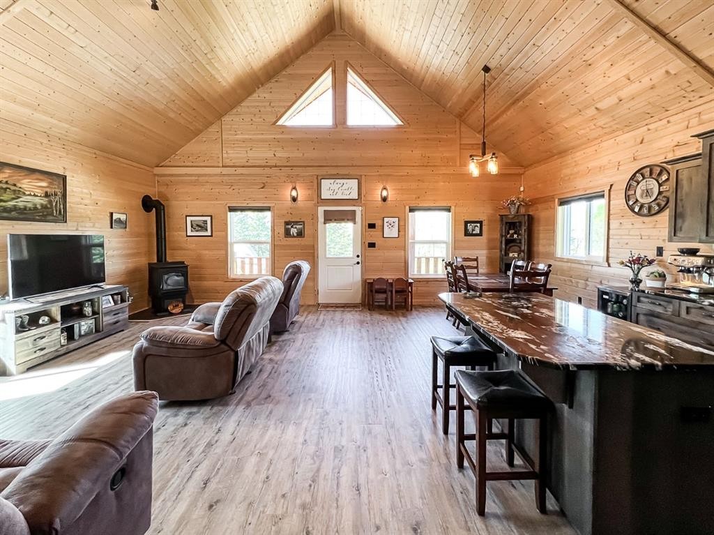 20133 Twp Rd 832, St. Isidore, AB - Indoor Photo Showing Living Room