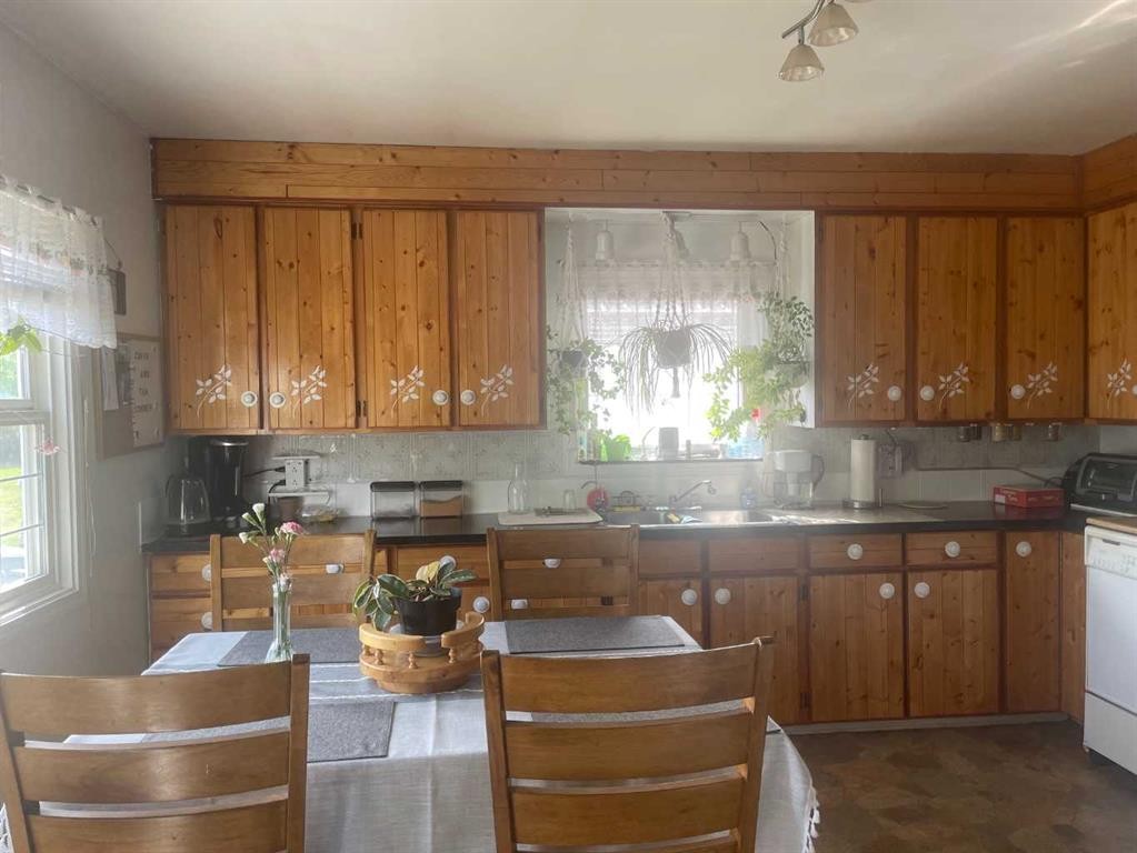 842048 Rge Rd 51, Rural Clear Hills County, AB - Indoor Photo Showing Kitchen