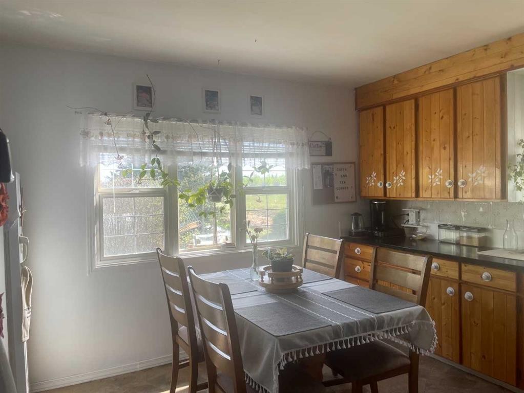 842048 Rge Rd 51, Rural Clear Hills County, AB - Indoor Photo Showing Dining Room