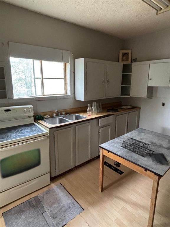 5605 50St, Grimshaw, AB - Indoor Photo Showing Kitchen With Double Sink