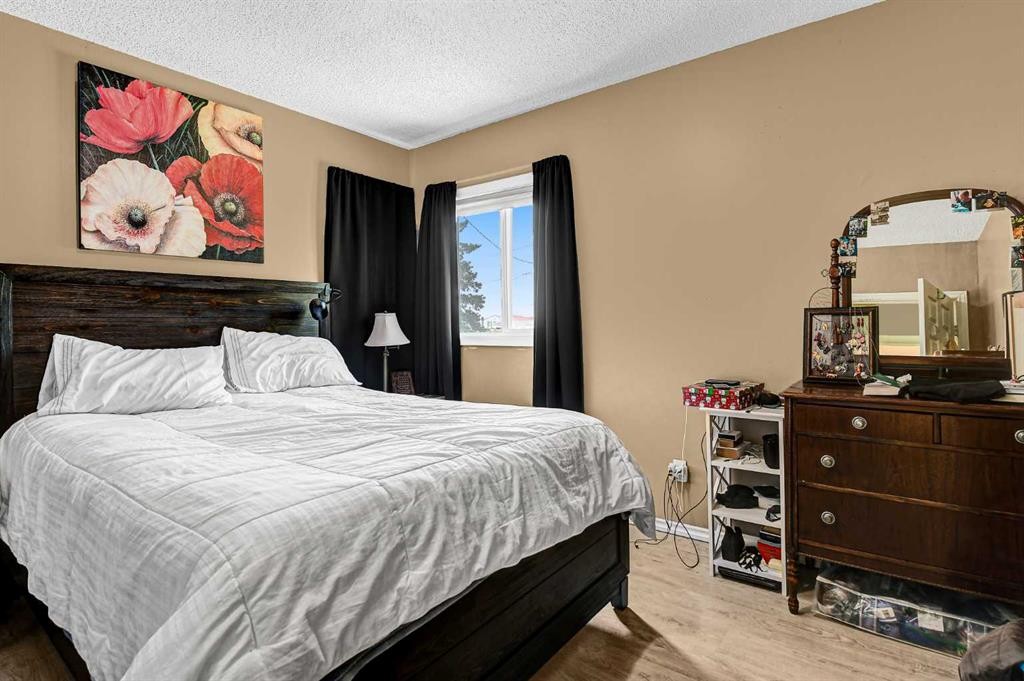 1111 7Th Avenue, Beaverlodge, AB - Indoor Photo Showing Bedroom
