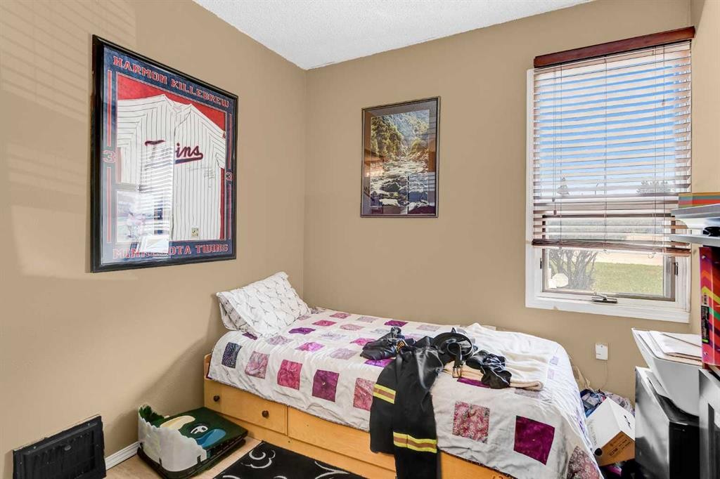 1111 7Th Avenue, Beaverlodge, AB - Indoor Photo Showing Bedroom