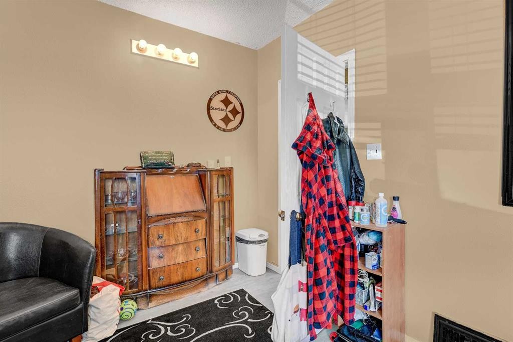 1111 7Th Avenue, Beaverlodge, AB - Indoor Photo Showing Other Room