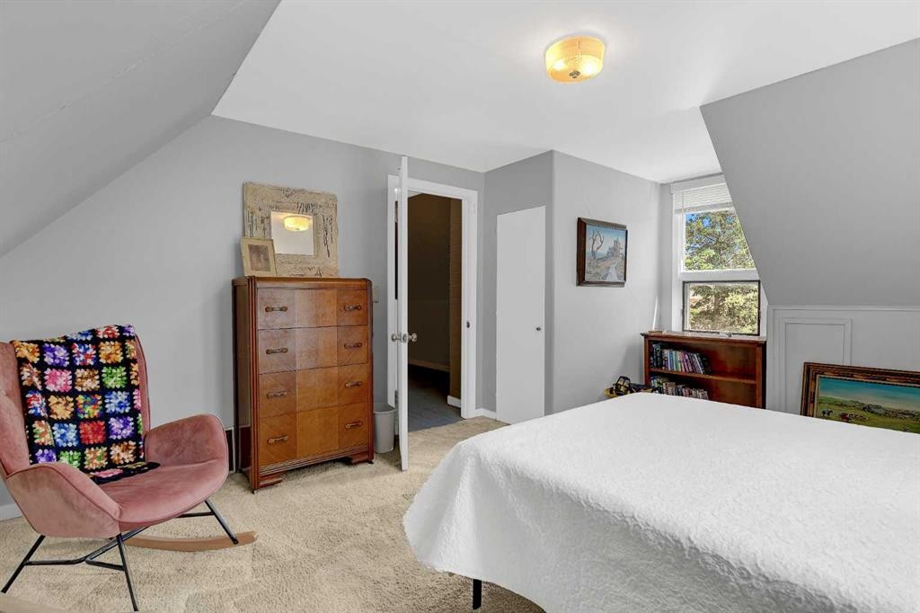 1111 7Th Avenue, Beaverlodge, AB - Indoor Photo Showing Bedroom