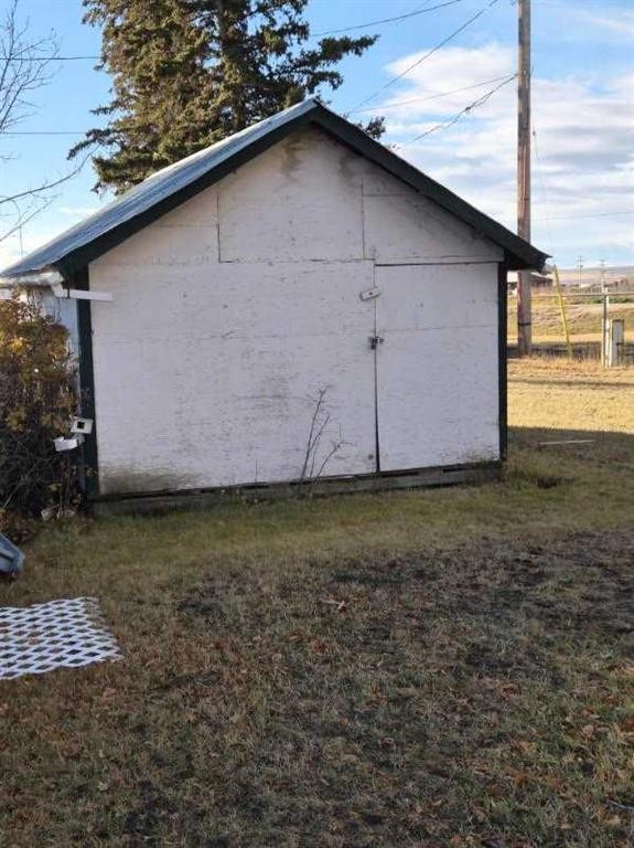 1111 7Th Avenue, Beaverlodge, AB - Outdoor