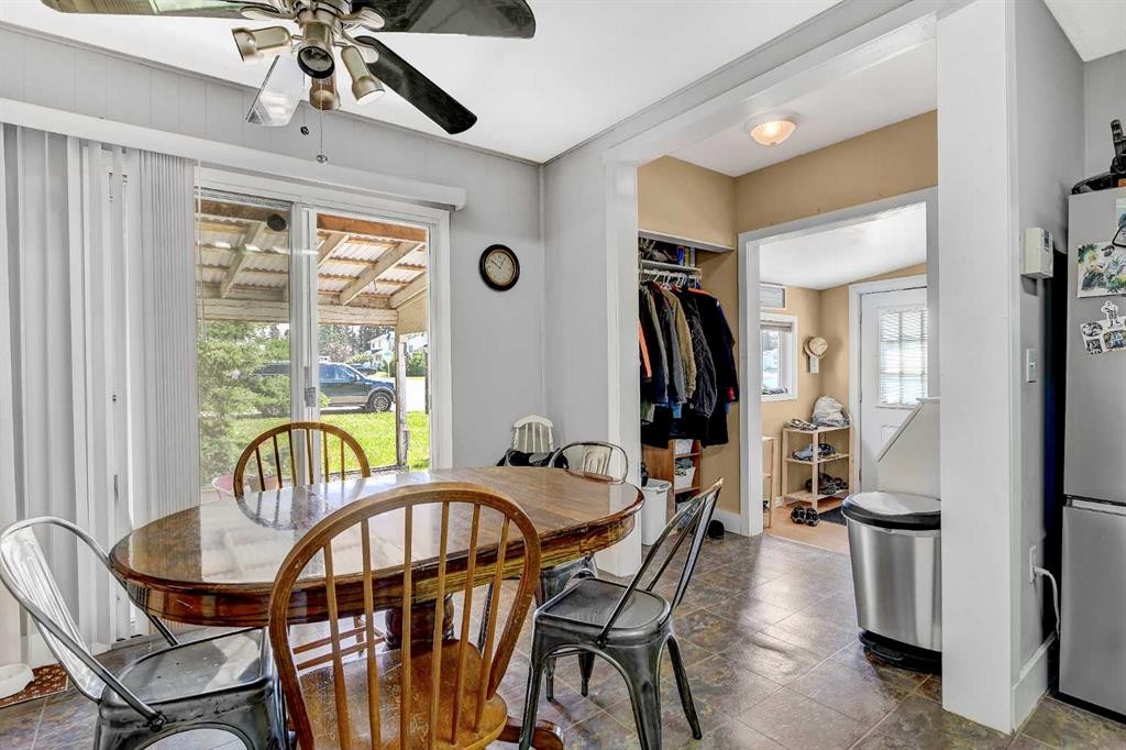 1111 7Th Avenue, Beaverlodge, AB - Indoor Photo Showing Dining Room