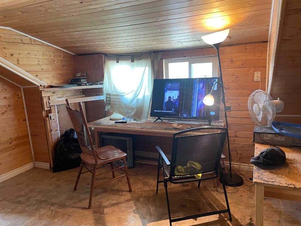 1023 2Nd, Bluesky, AB - Indoor