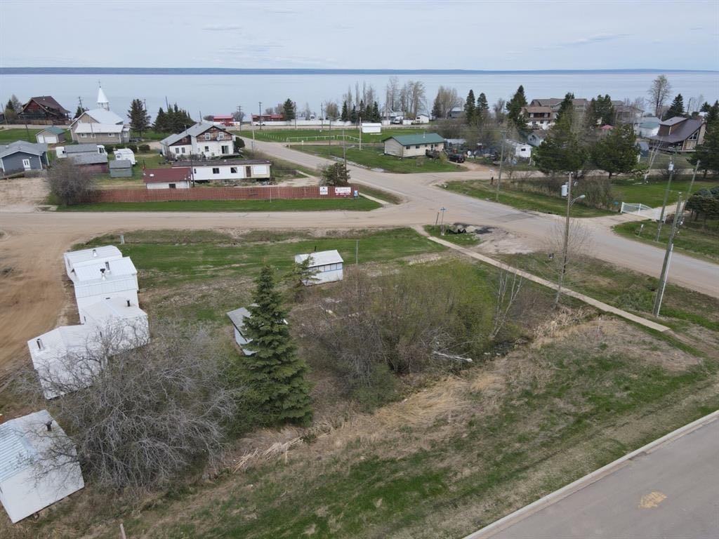 14 Lakeview Drive, Joussard, AB