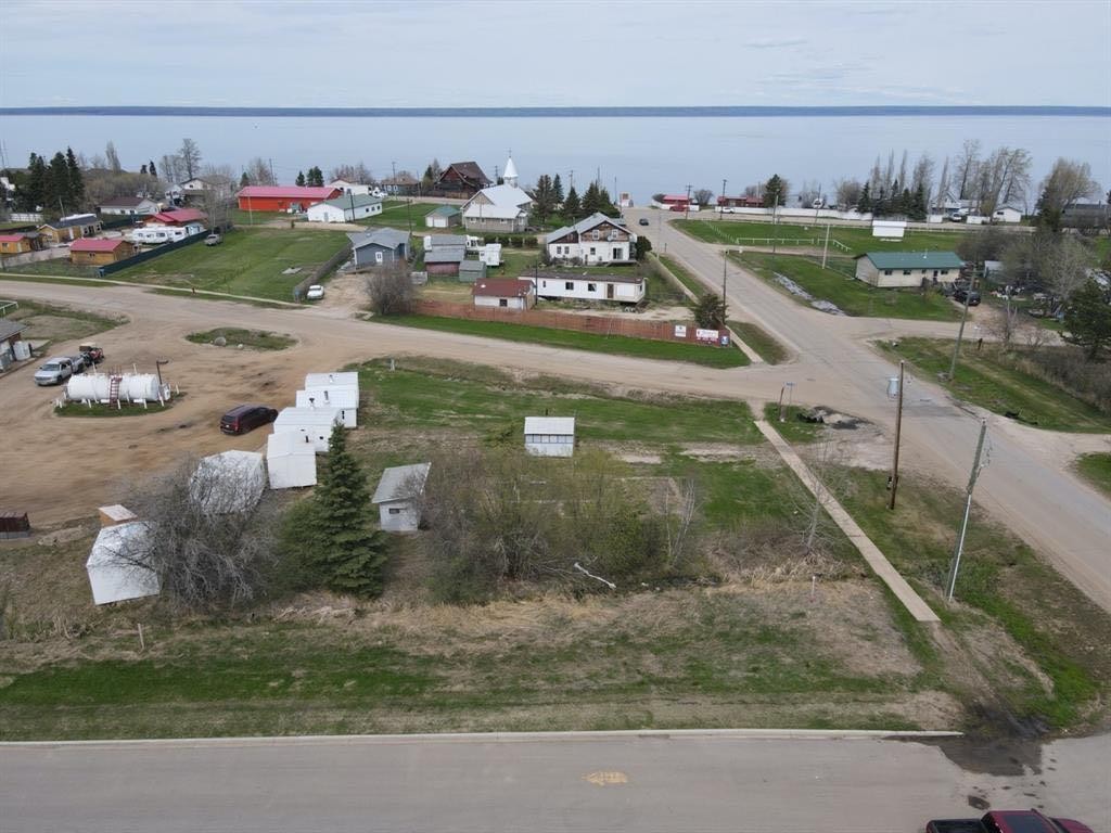 14 Lakeview Drive, Joussard, AB