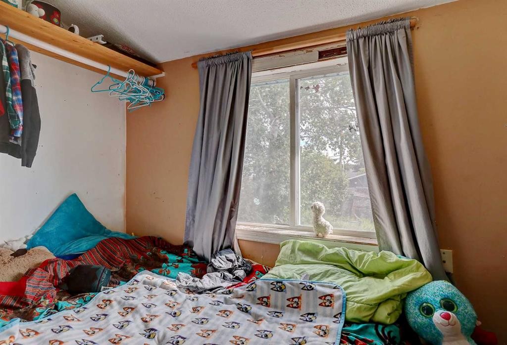 10009 99 Street, Sexsmith, AB - Indoor Photo Showing Bedroom