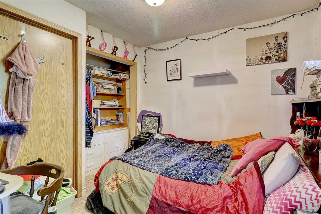 10009 99 Street, Sexsmith, AB - Indoor Photo Showing Bedroom