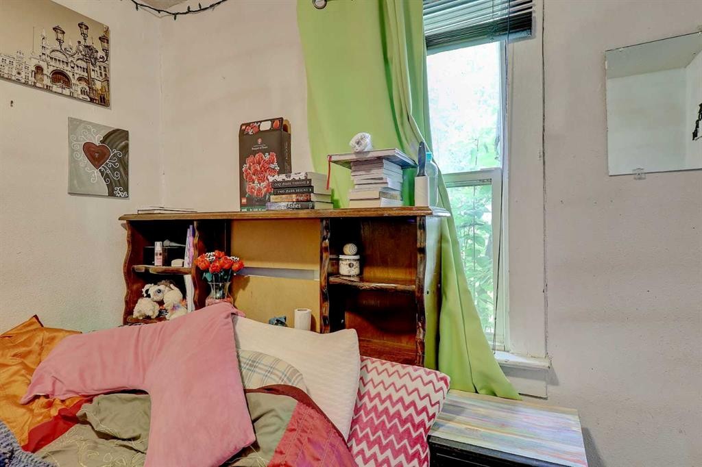 10009 99 Street, Sexsmith, AB - Indoor Photo Showing Bedroom