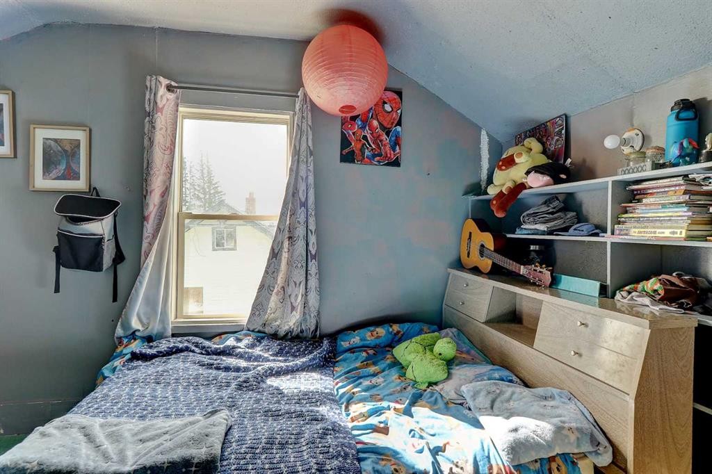 10009 99 Street, Sexsmith, AB - Indoor Photo Showing Bedroom