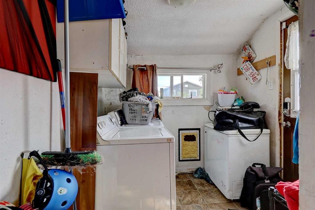 10009 99 Street, Sexsmith, AB - Indoor Photo Showing Laundry Room