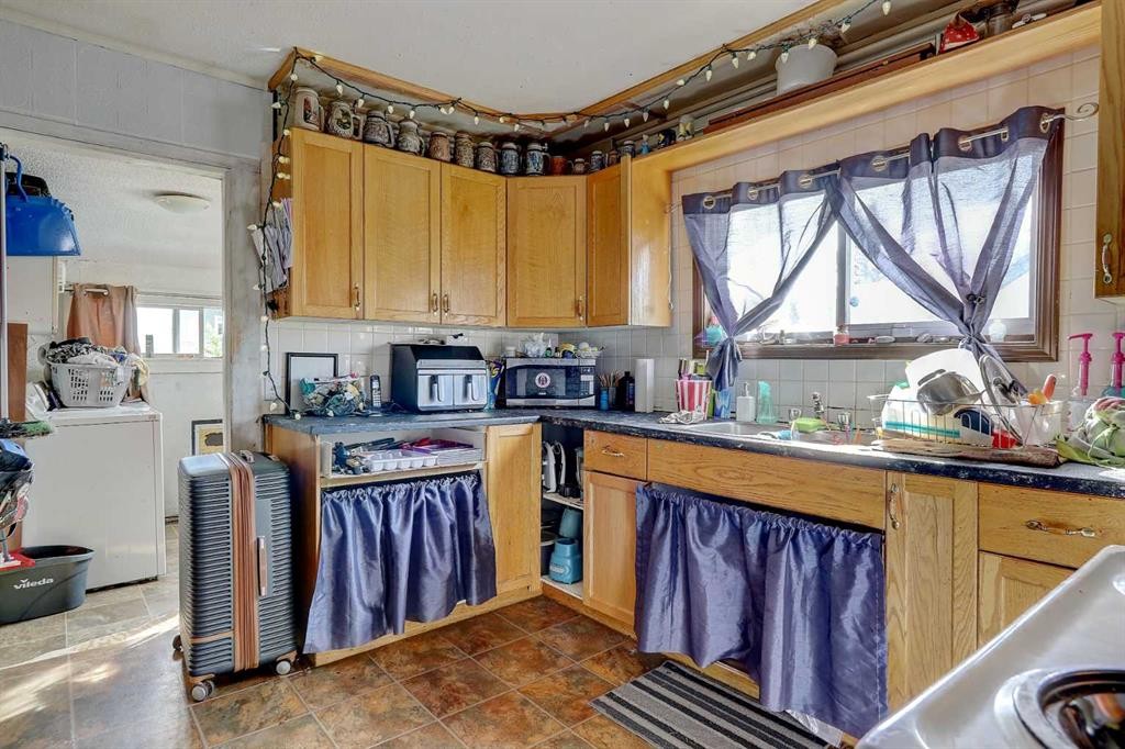 10009 99 Street, Sexsmith, AB - Indoor Photo Showing Kitchen