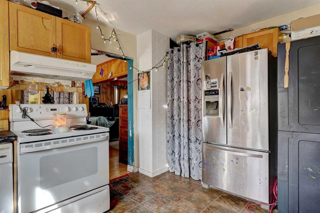 10009 99 Street, Sexsmith, AB - Indoor Photo Showing Kitchen