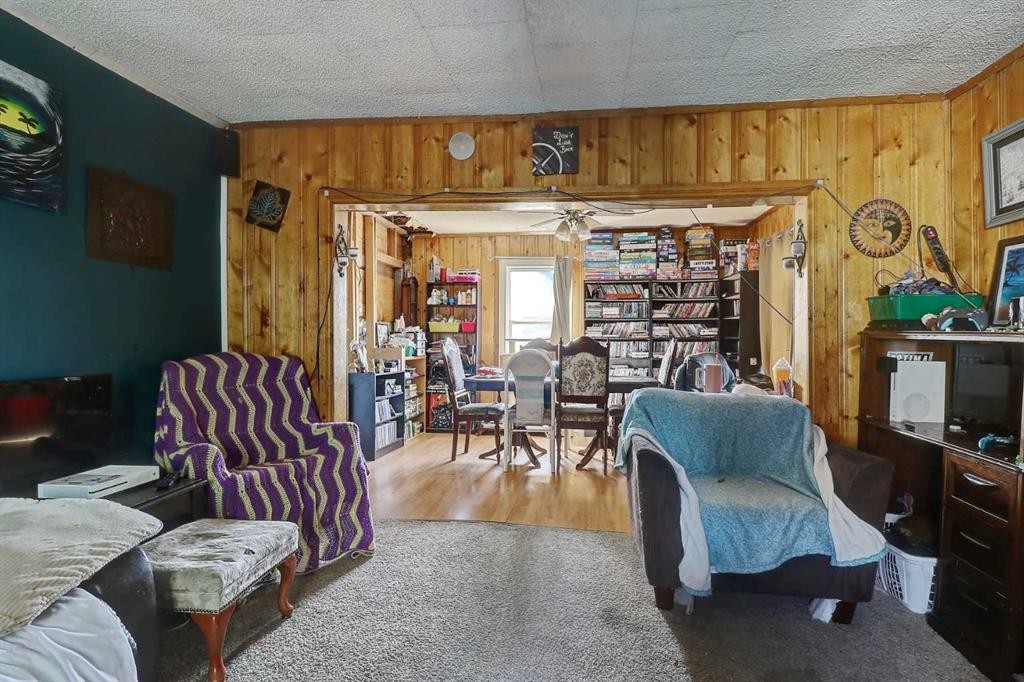 10009 99 Street, Sexsmith, AB - Indoor Photo Showing Living Room