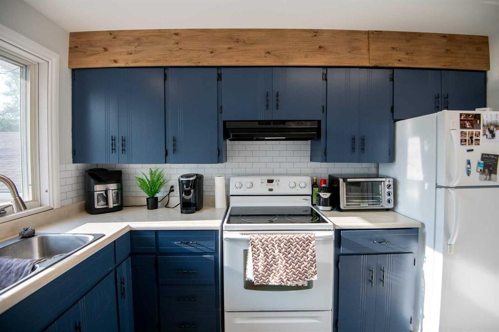 10105 102 Street, La Crete, AB - Indoor Photo Showing Kitchen