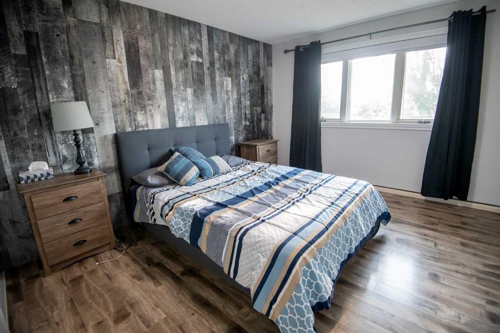10105 102 Street, La Crete, AB - Indoor Photo Showing Bedroom
