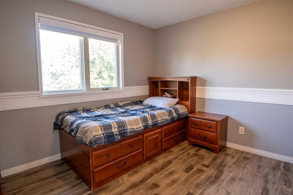 10105 102 Street, La Crete, AB - Indoor Photo Showing Bedroom