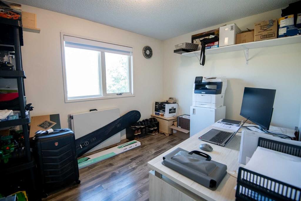 10105 102 Street, La Crete, AB - Indoor Photo Showing Office