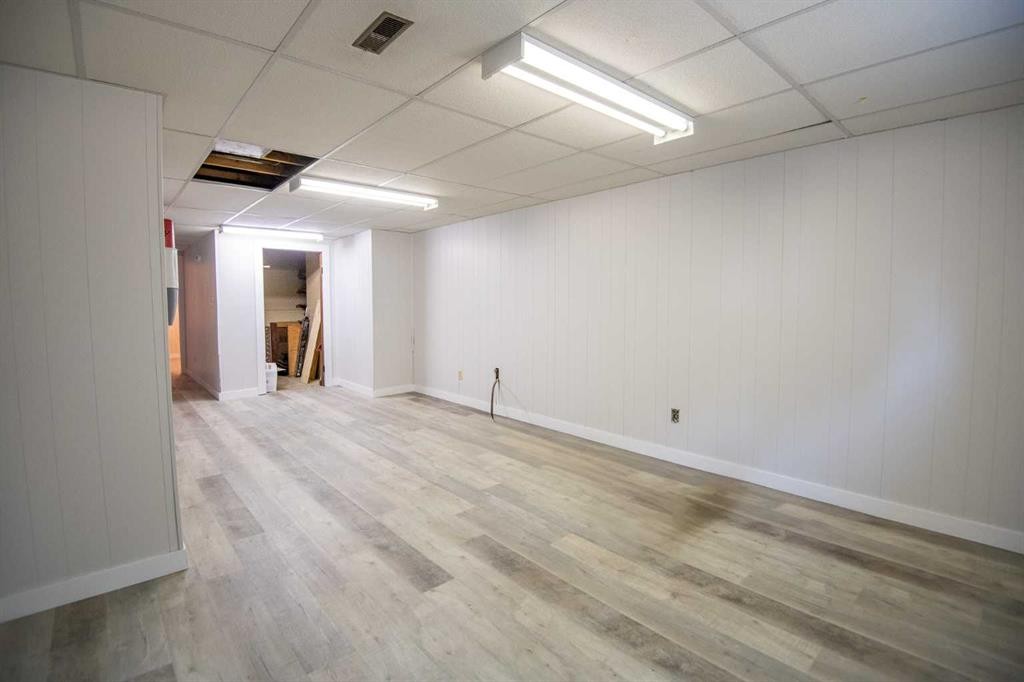 10105 102 Street, La Crete, AB - Indoor