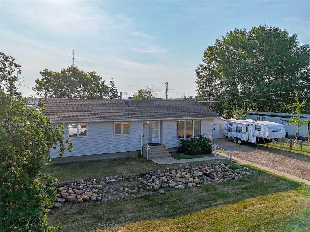 10105 102 Street, La Crete, AB - Outdoor