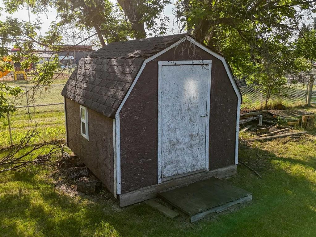 10105 102 Street, La Crete, AB - Outdoor