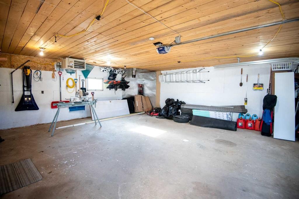 10105 102 Street, La Crete, AB - Indoor Photo Showing Garage