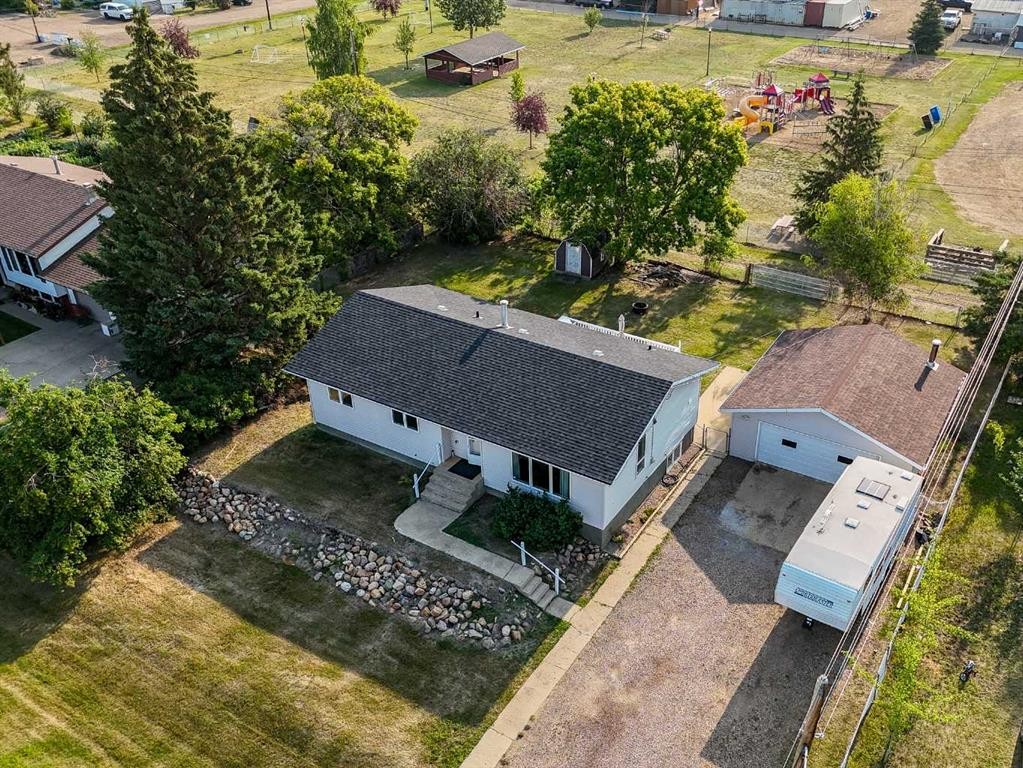 10105 102 Street, La Crete, AB - Outdoor