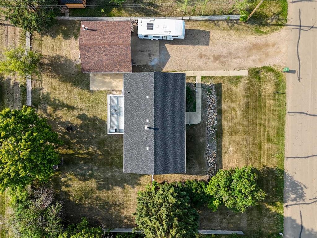 10105 102 Street, La Crete, AB - Outdoor