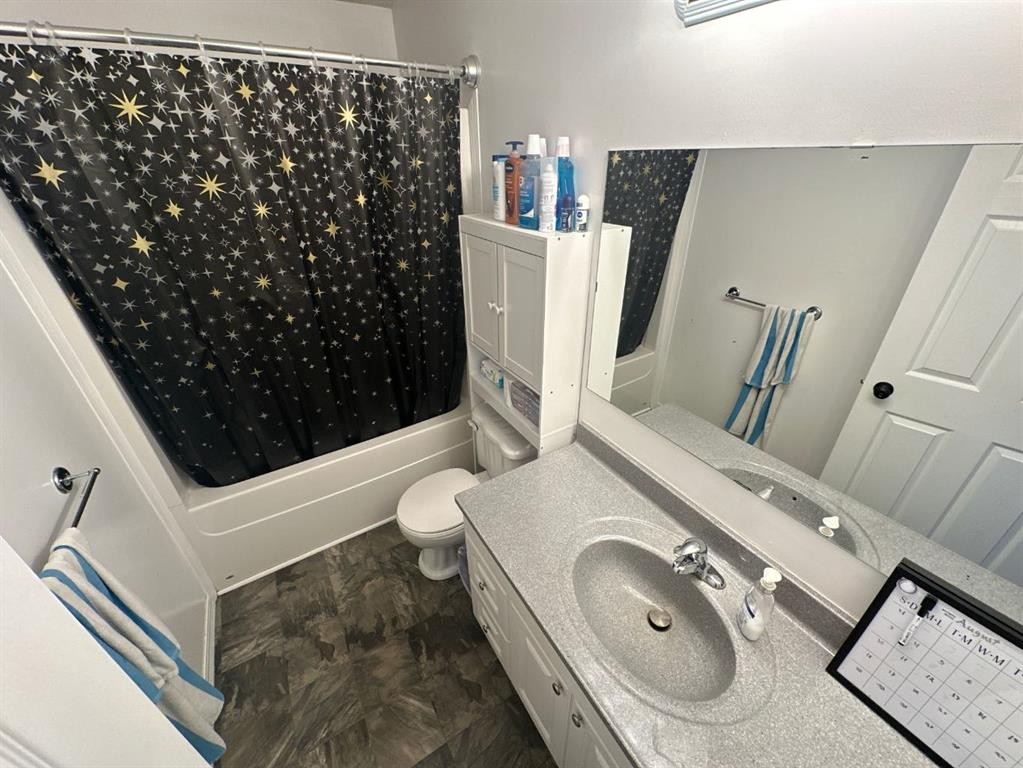 4718 49 Avenue, Grimshaw, AB - Indoor Photo Showing Bathroom