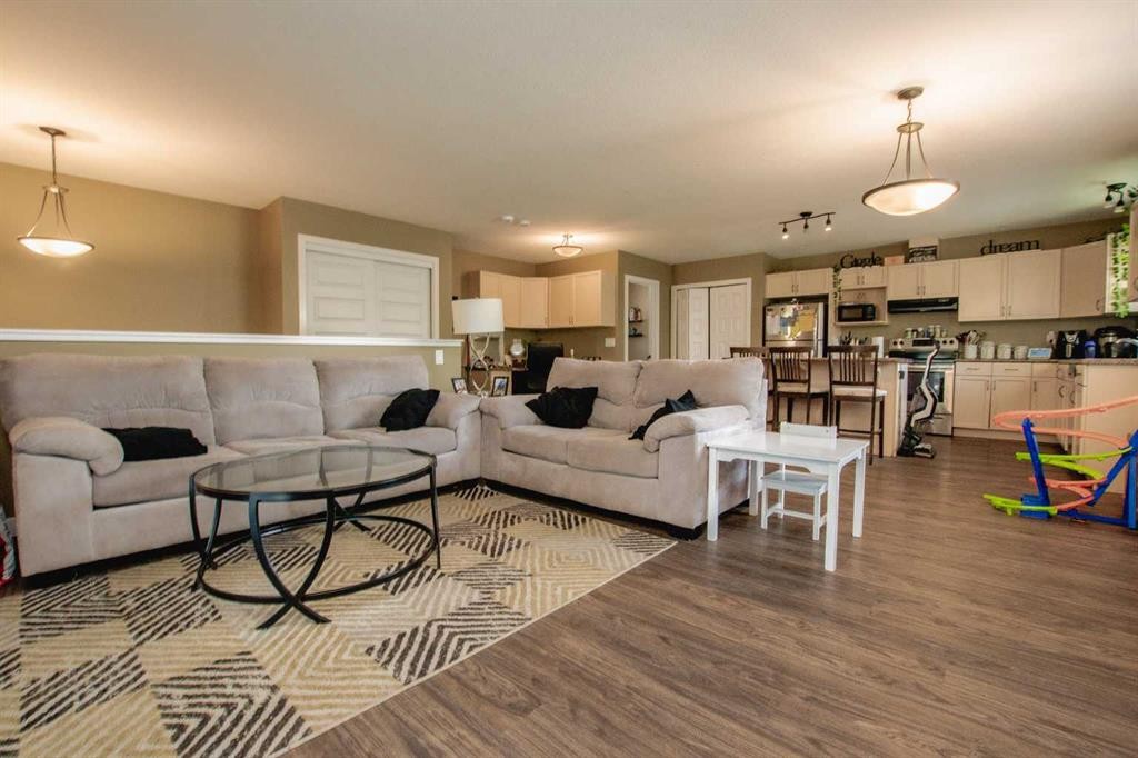 A&B-10028 104 Avenue, Grande Prairie, AB - Indoor Photo Showing Living Room