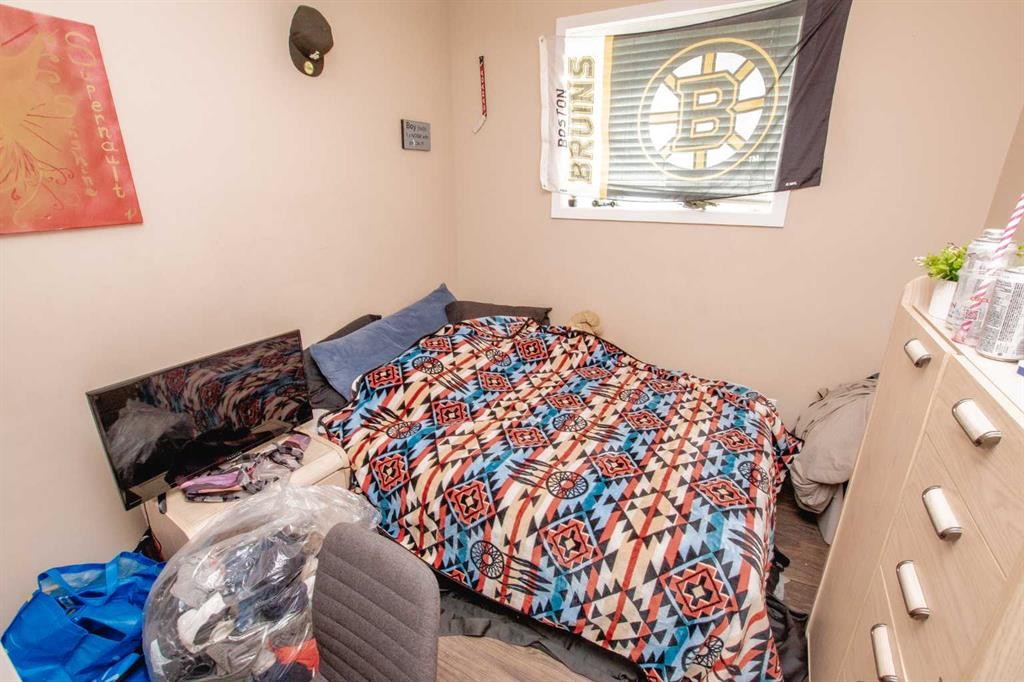 A&B-10028 104 Avenue, Grande Prairie, AB - Indoor Photo Showing Bedroom