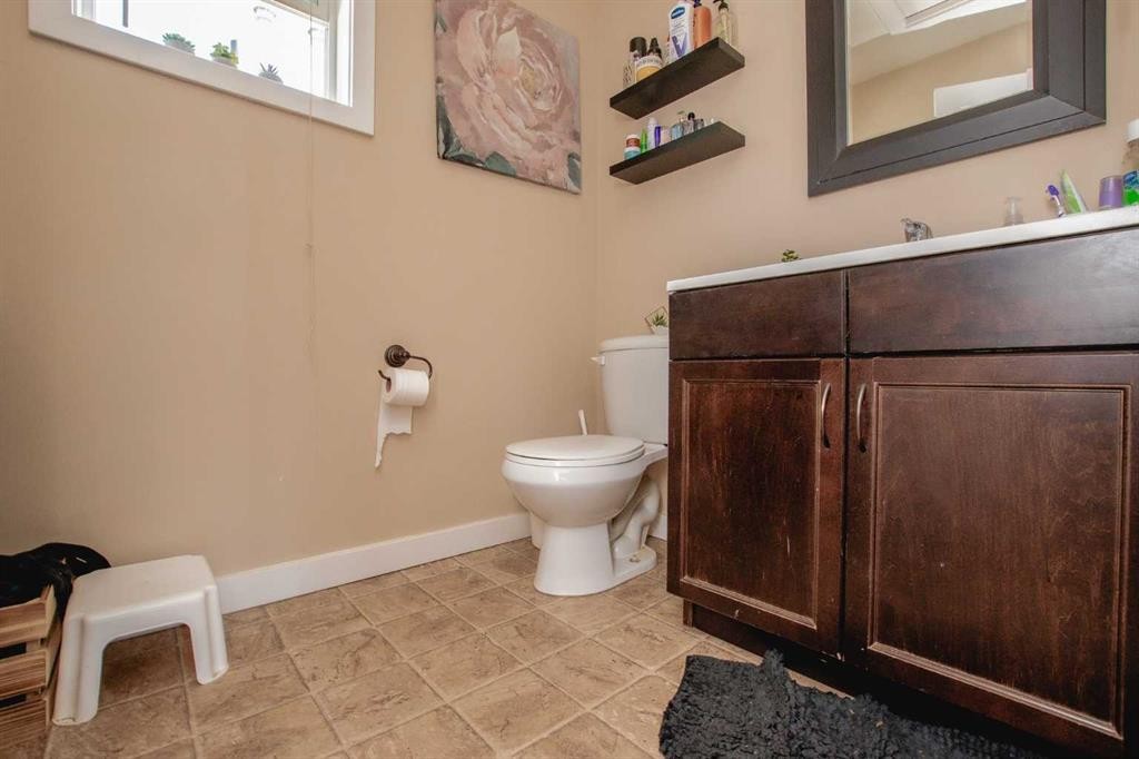 A&B-10028 104 Avenue, Grande Prairie, AB - Indoor Photo Showing Bathroom