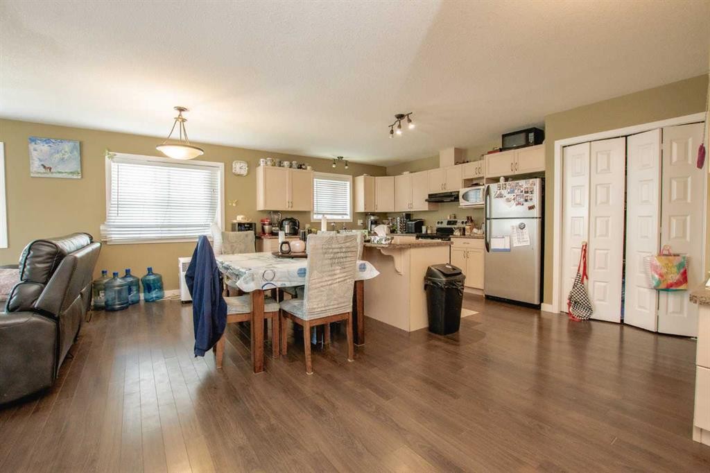 A&B-10028 104 Avenue, Grande Prairie, AB - Indoor Photo Showing Dining Room