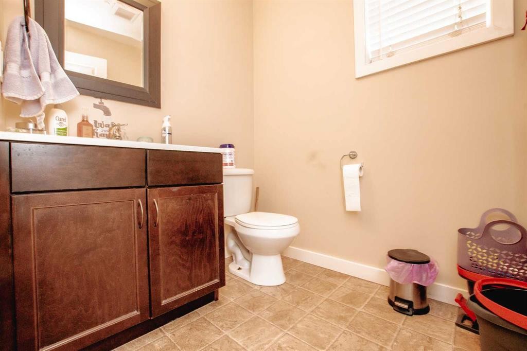 A&B-10028 104 Avenue, Grande Prairie, AB - Indoor Photo Showing Bathroom