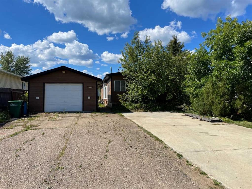 9902 106A Street, High Level, AB - Outdoor