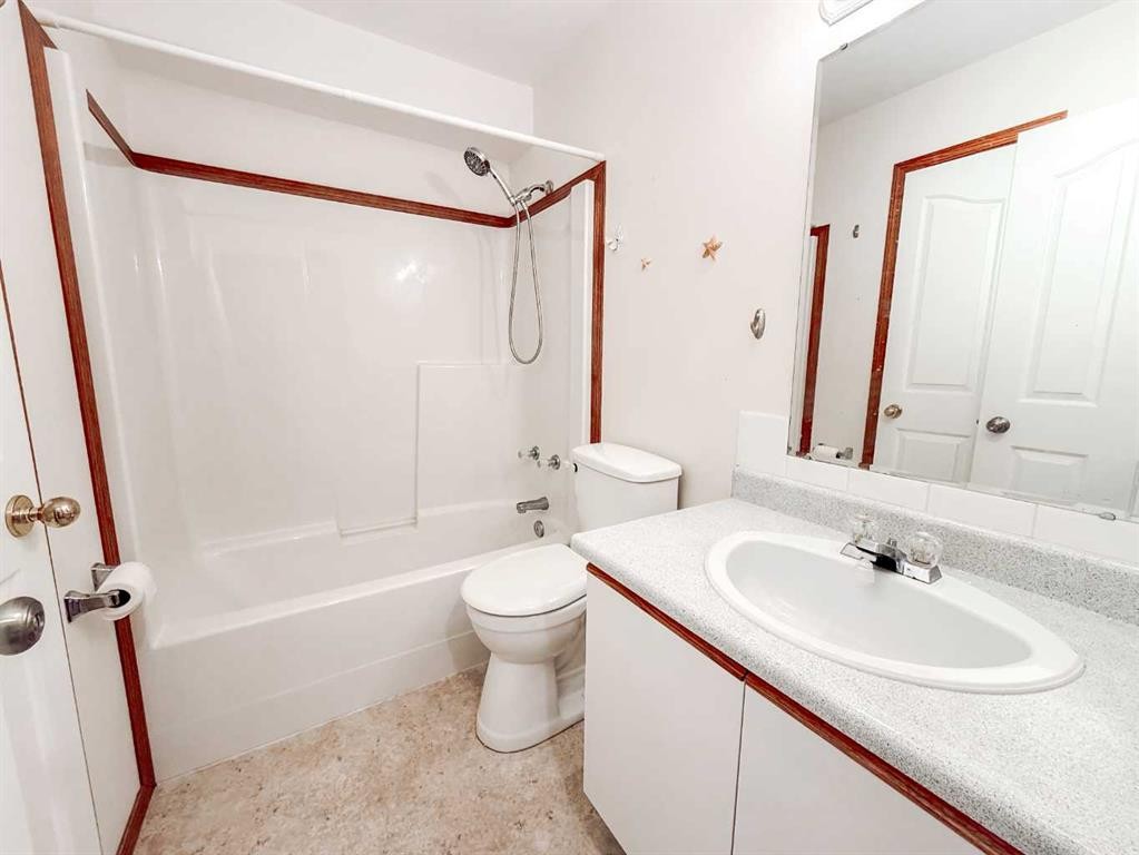 3-1006 3 Avenue, Beaverlodge, AB - Indoor Photo Showing Bathroom