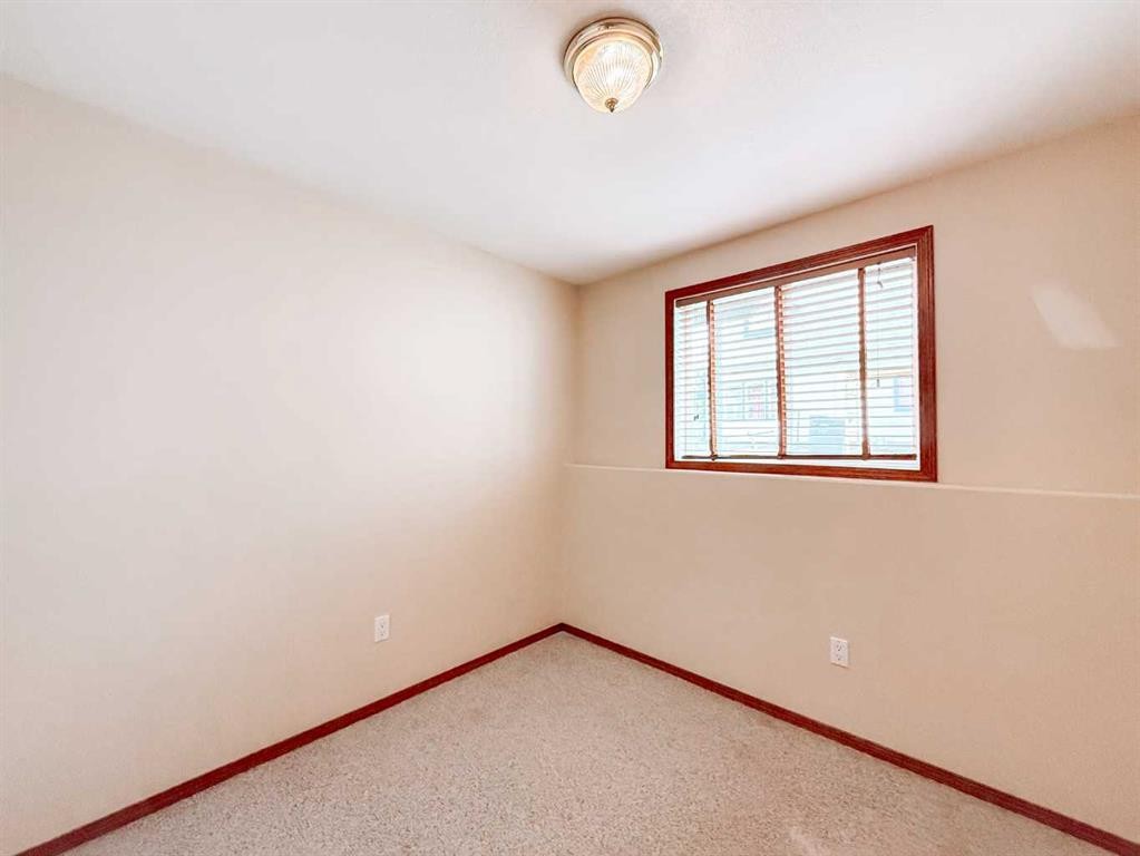 3-1006 3 Avenue, Beaverlodge, AB - Indoor Photo Showing Other Room