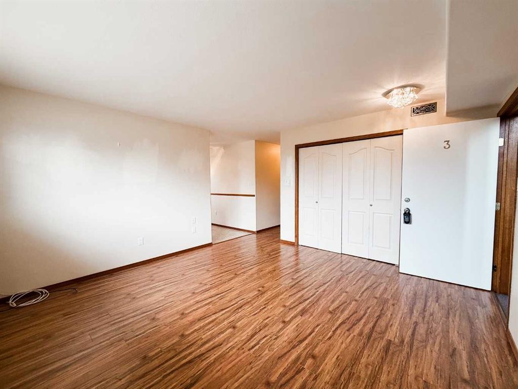3-1006 3 Avenue, Beaverlodge, AB - Indoor Photo Showing Other Room